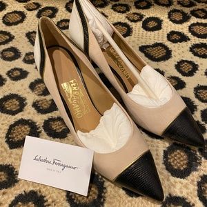Salvatore Ferragamo beige suede pump with calf leather trim